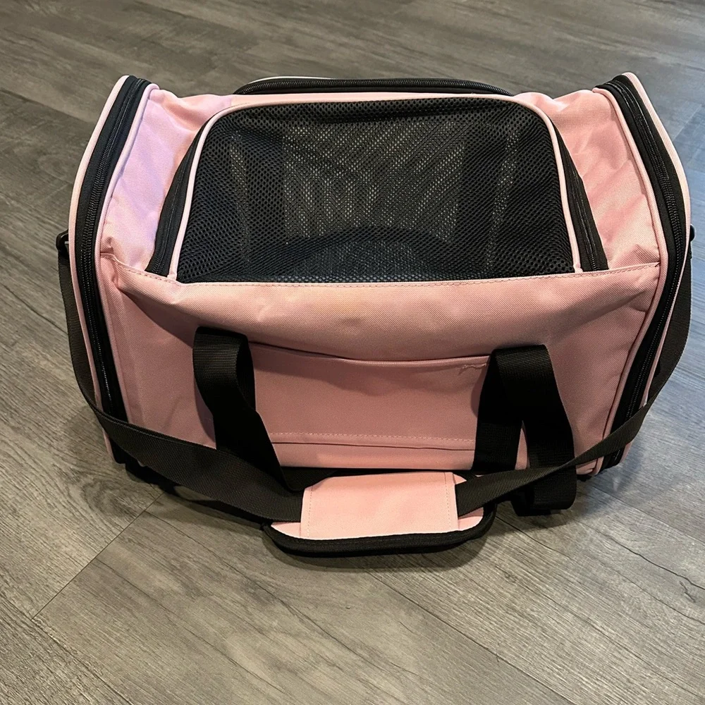 Like new small pet carrier